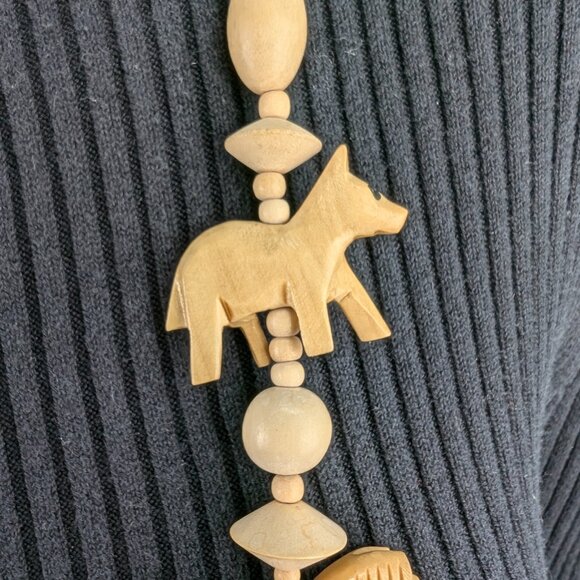 Vintage Elephant Lion Safari Carving Wooden Beads Necklace Blonde Wood Boho - Picture 4 of 6